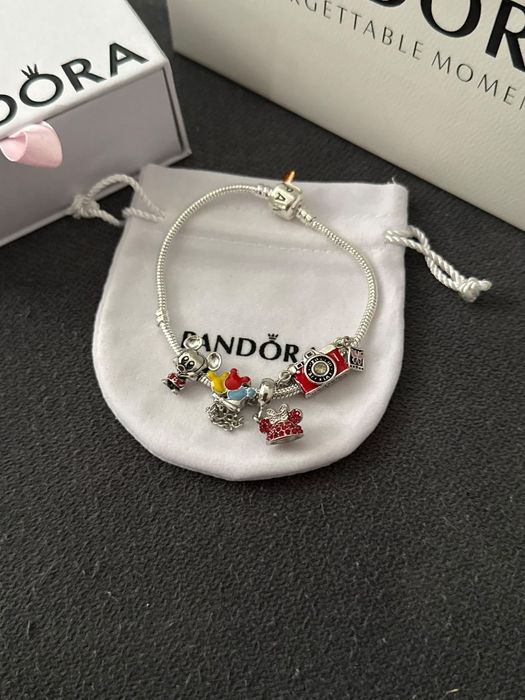 Pulseiras Pandorq varios berloques.