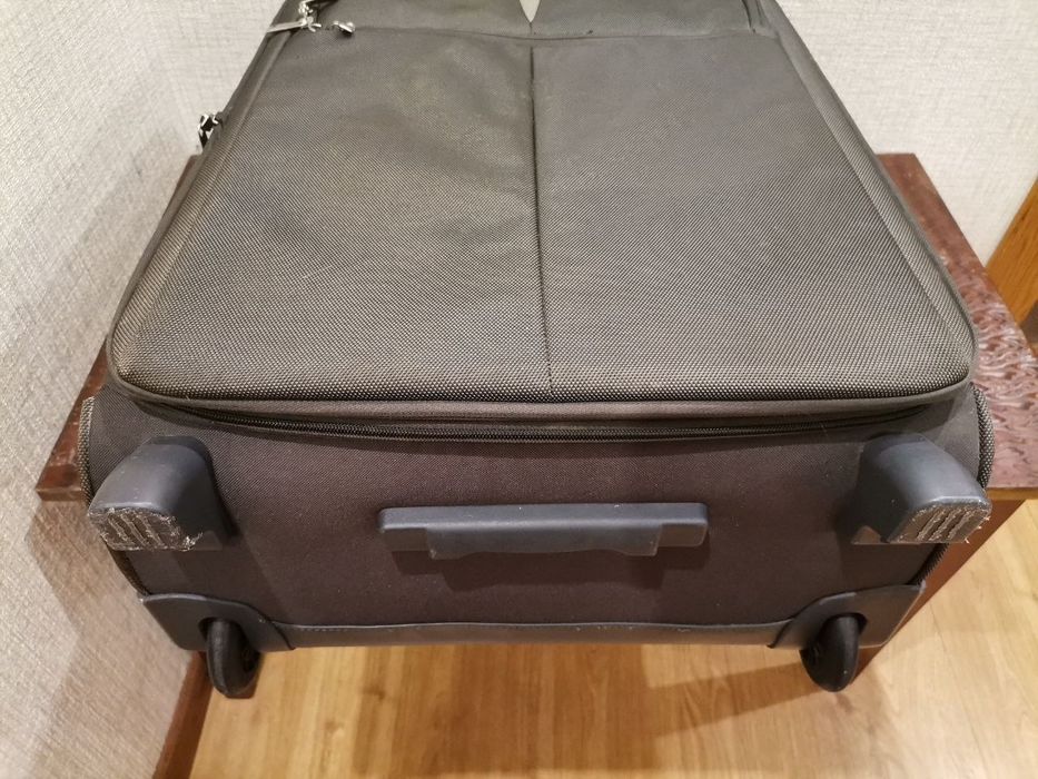 Delsey  67 см валіза середня чемодан средний