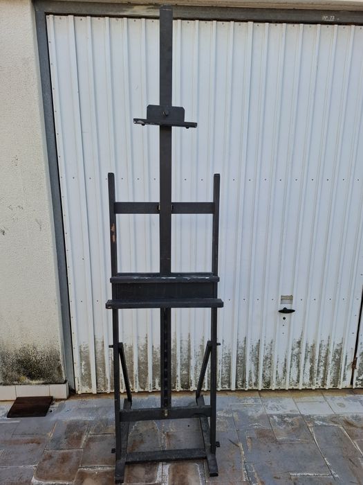 Cavalete para telas grandes e pintura de azulejos