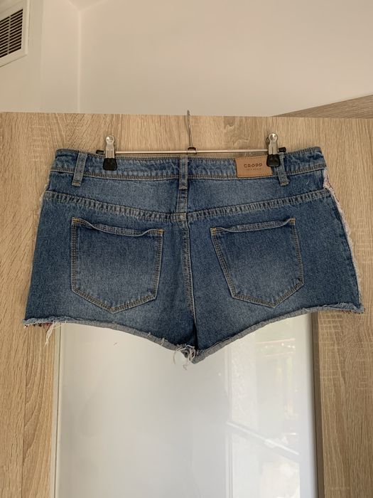 Krótkie spodenki jeans Cropp