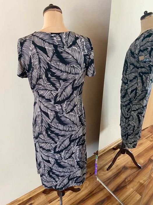 Wzory midi betty jackson black sukienka drapowana dopasowana