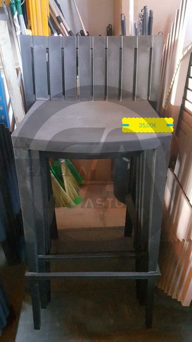 Bancos e mesas altas de exterior