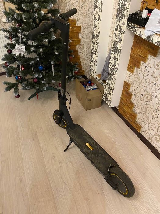 Електросамокат Ninebot