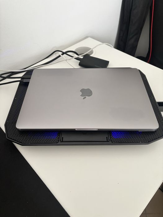 Macbook Pro M1 8gb RAM 256gb SSD 2020 touchbar