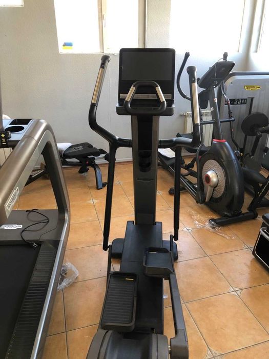 Орбітрек TechnoGym Run Artis б/у