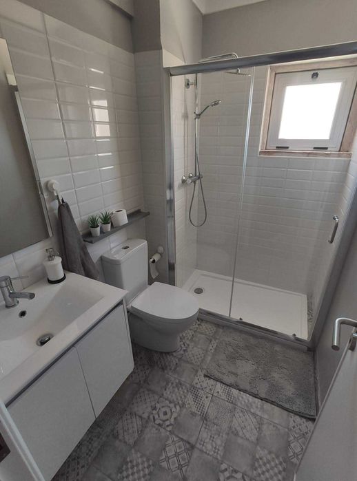 Quarto para arrendar em Odivelas com contrato
