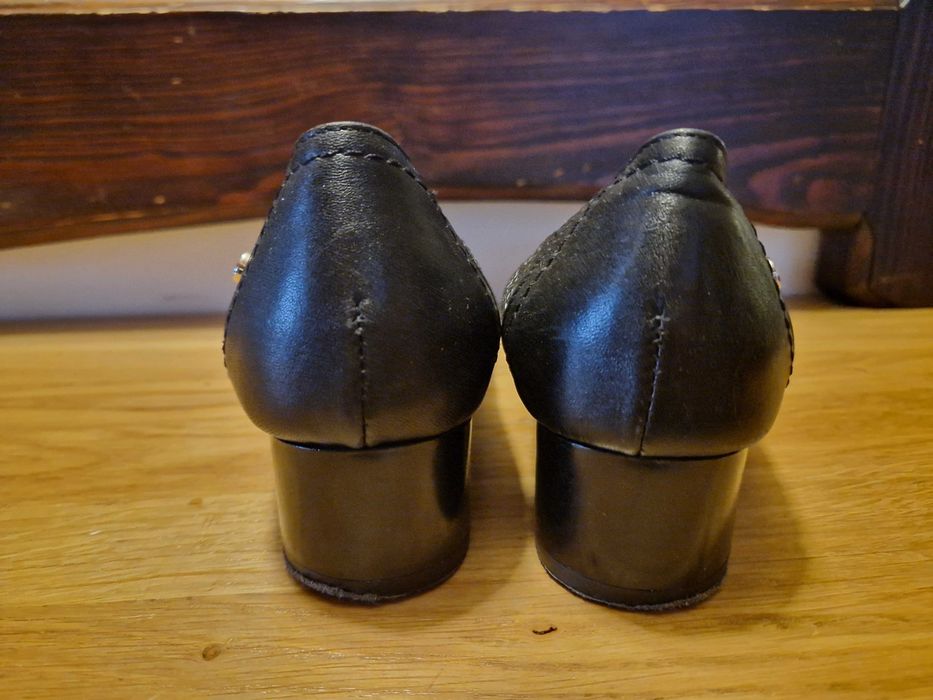 Skórzane buty na obcasie Venezia