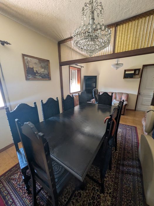 Mesa de Jantar Clássica + Cadeiras em Madeira Maciça Trabalhada