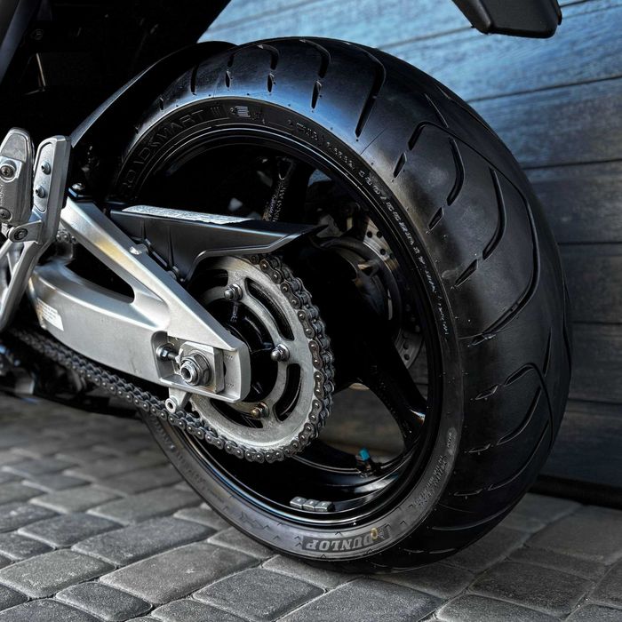 Продам мотоцикл Suzuki GSR 600 (0304)
