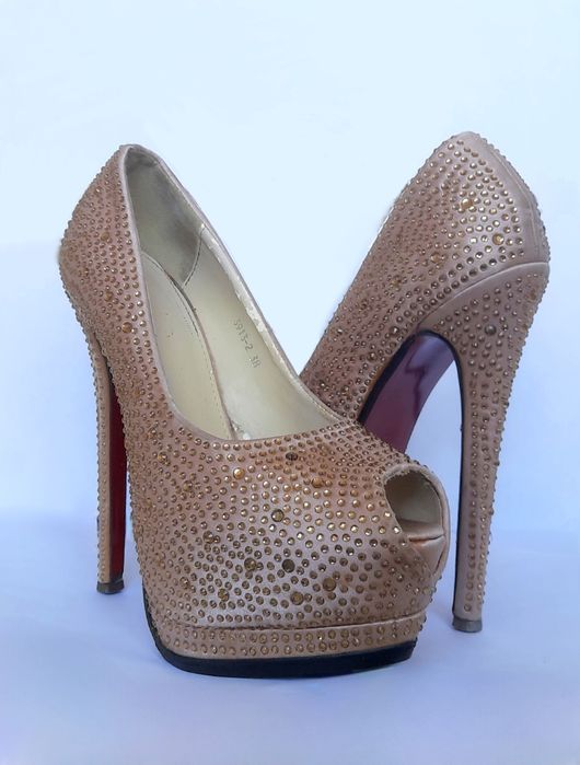 Стрипы, туфли на каблуках для pole dance