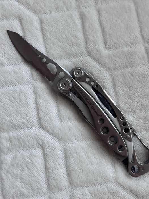 Leatherman skeletool