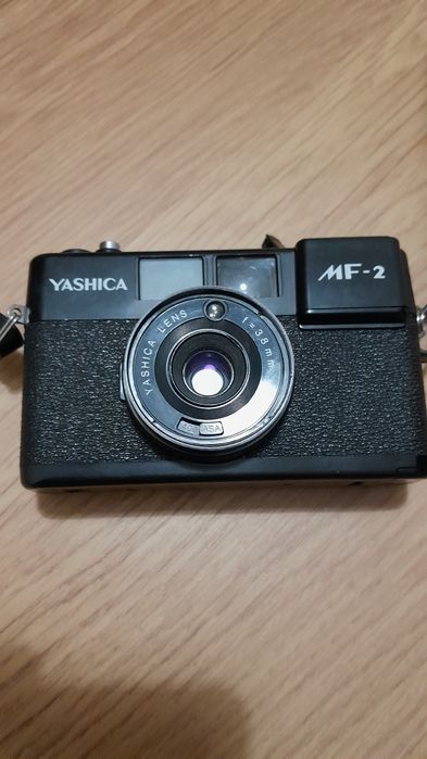 Máquina Fotográfica Yashica MF-2  ( Valor FIXO )