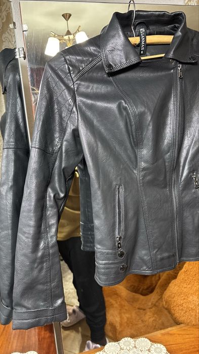 Продам жіночу куртку шкірзамінник