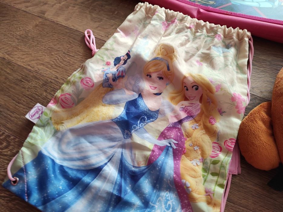 Дитячі яскраві рюкзаки та сумки