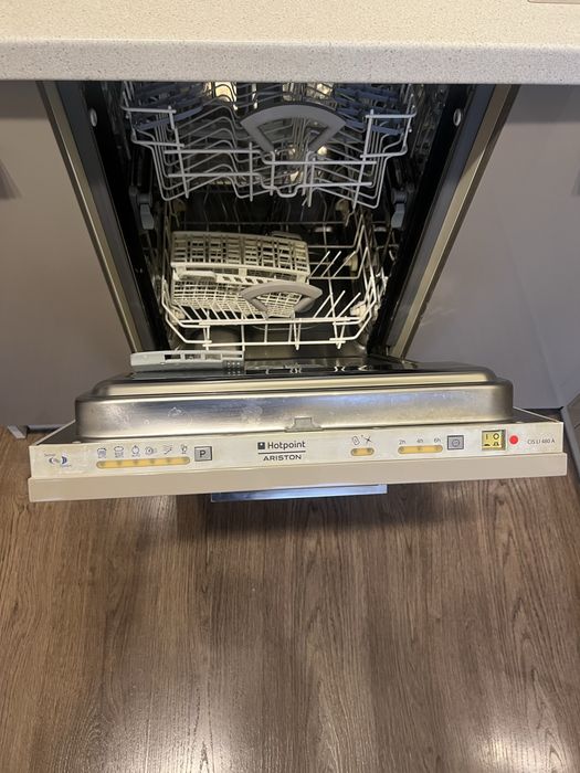 Продам посудомийну машину Hotpoint-Ariston CIS LI480A