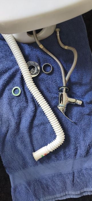 Bidé Sanitana com torneira e acessórios