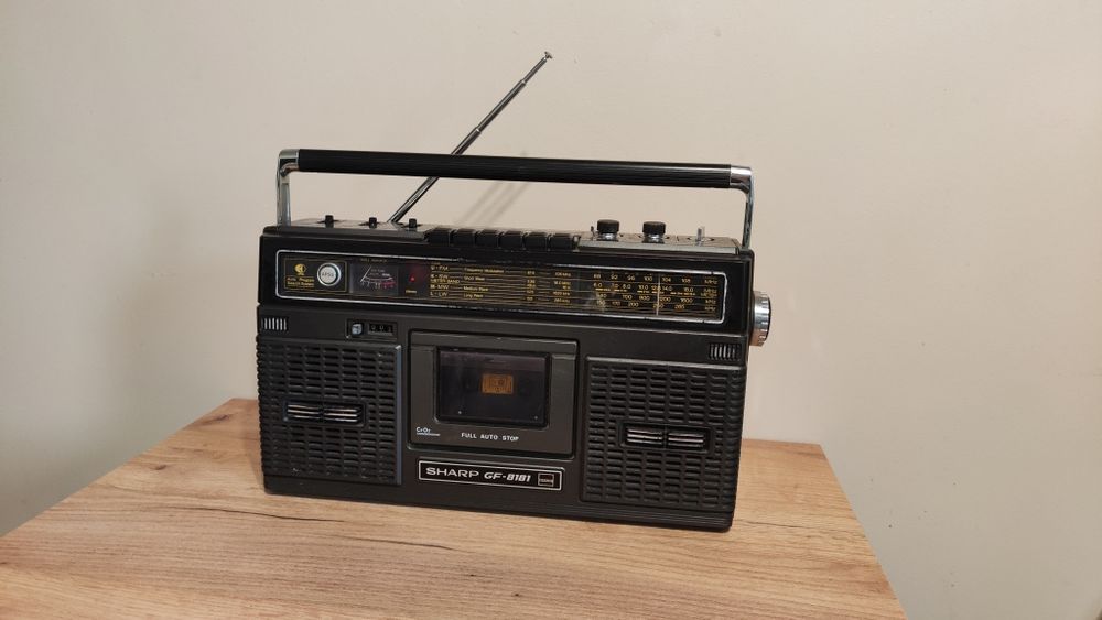 Sharp GF-8181 radiomagnetofon