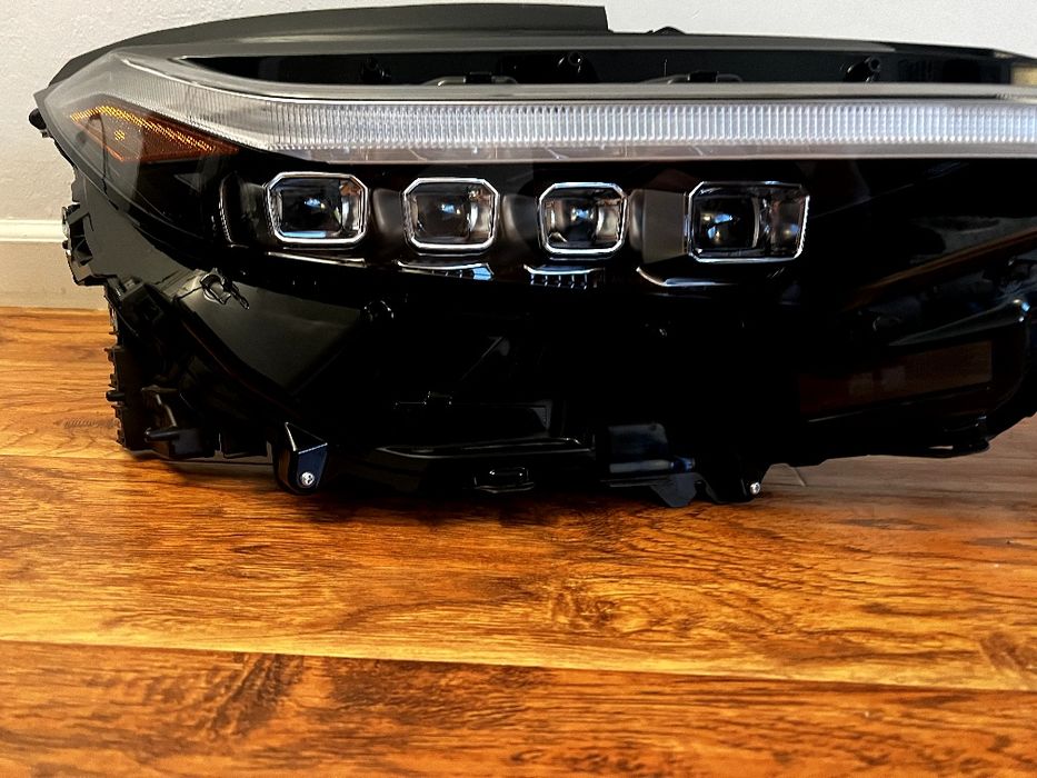 Фара Toyota bz4x права