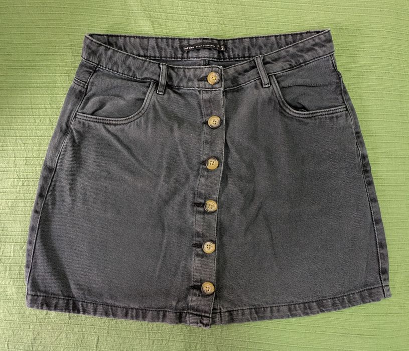 Saia ganga preta, com botões, tamanho L