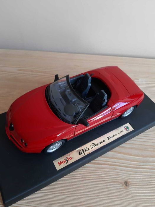 Model samochodu 1;18 Alfa Romeo Spider (1995) Maisto