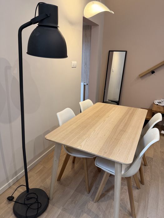 Zestaw mebli: Kanapa narożna, stół + 6 krzeseł, lampa, lustro