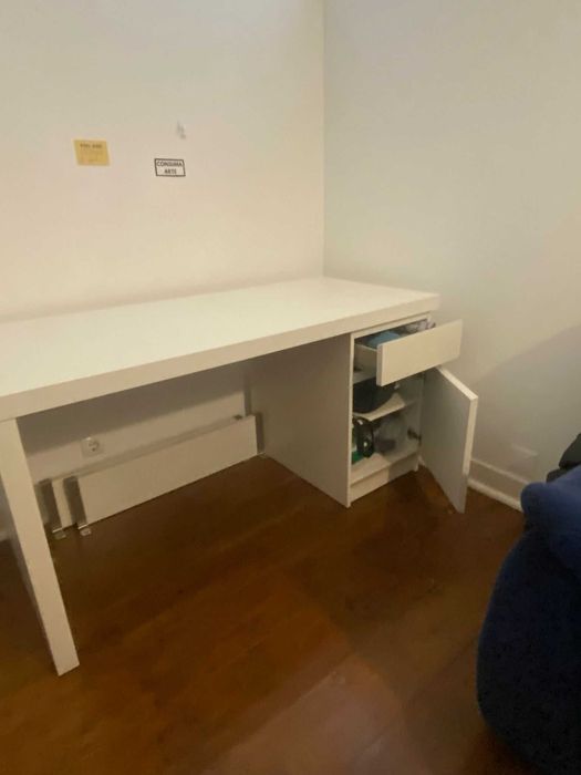 Secretária branca IKEA