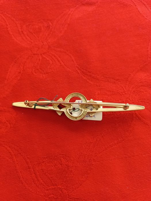 Pregadeira dourada com brilhantes marca Shock