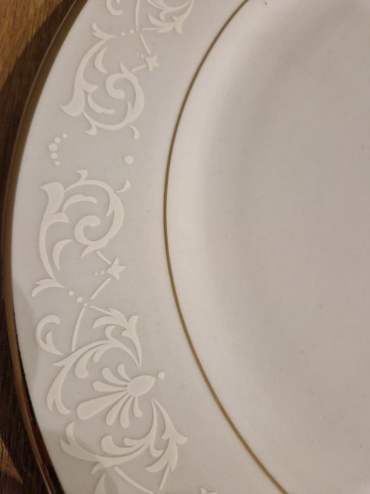 Przepiękne duze 3 talerze ze złotymi brzegiem