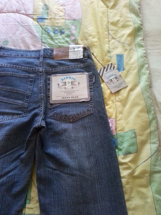 Продажа мужских джинсов