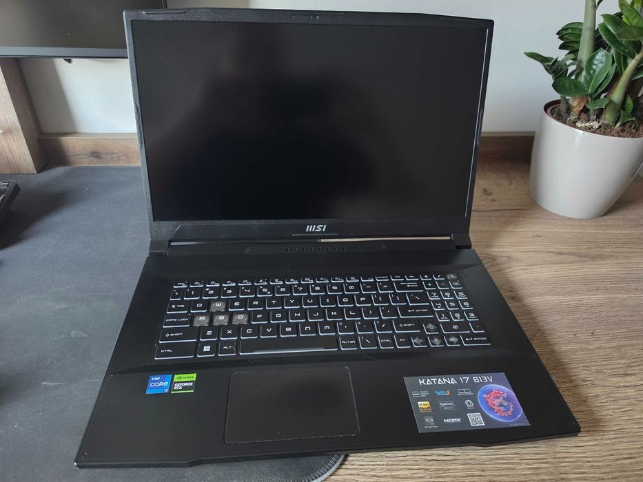MSI Katana 17 B13VGK-856XPL – i7-13620H / RTX 4070 / 64 GB RAM / 1 TB SSD / 17,3" 144 Hz / Windows 11 Pro
