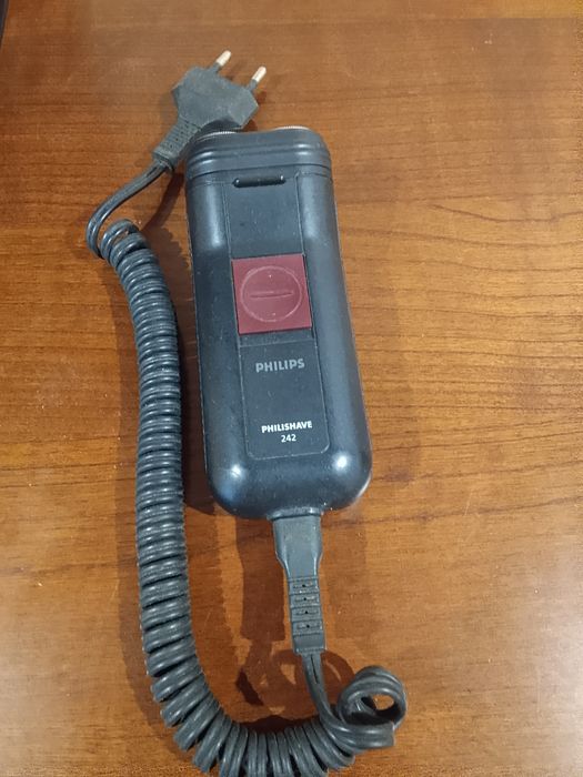 Електро бритва PHILIPS 242