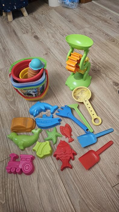 Oddam zabawki do piaskownicy i na podwórko
