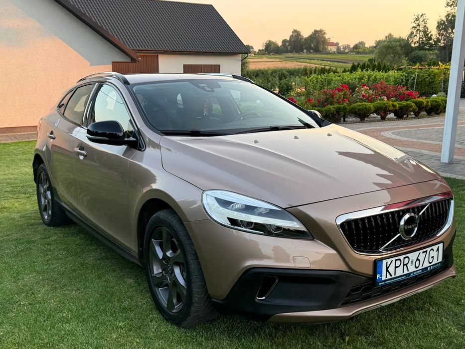 Volvo V40 Cross Country Volvo V40 2.0 D2 Cross Country | Polift | 132 tys. | Prywatnie