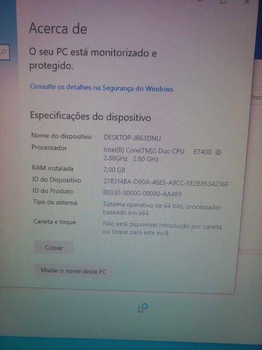 Computador fixo, teclado, monitor, colunas e camara