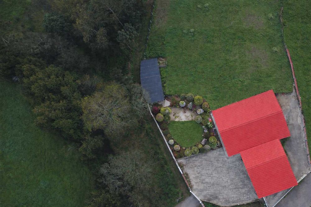 Moradia com 330m2 + terrenos com +-3700m2