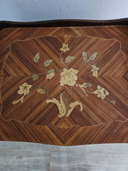 Mesinha apoio ou cabeceira