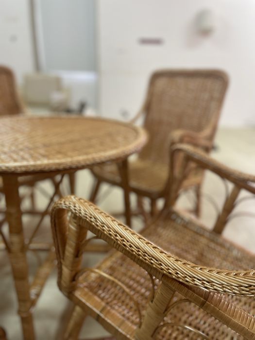 Mobilia em Vime 4 cadeiras + mesa
