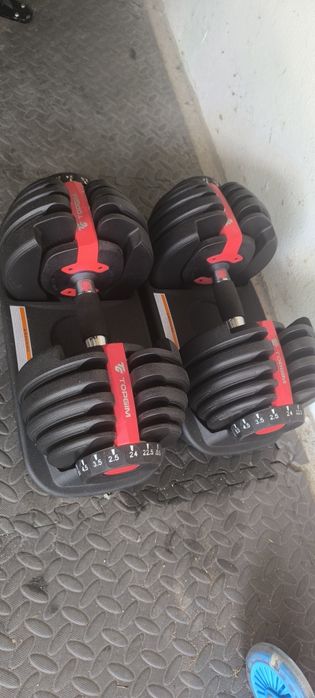 Vendo conjunto de halteres reguláveis sem necessidade de trocar pesos.