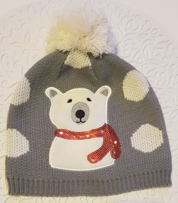 Biały miś polarny szara czapka czapeczka biały pompon