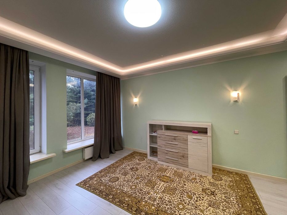 Будинок з ремонтом  на ділянці 18 соток в центральній частині Бучі