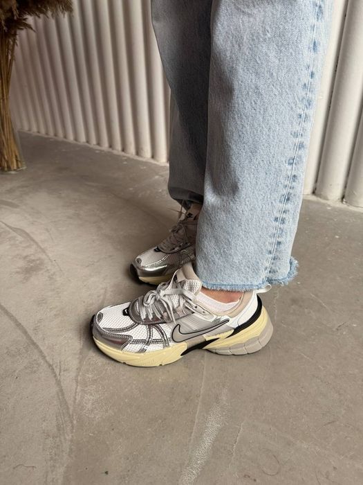 Nike Runtekk V2K White Silver трендові жіночі кросівки найк рантек