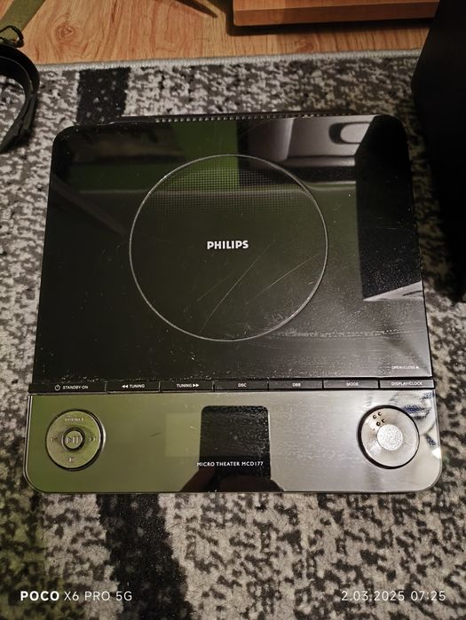 Miniwieża Philips z głośnikami