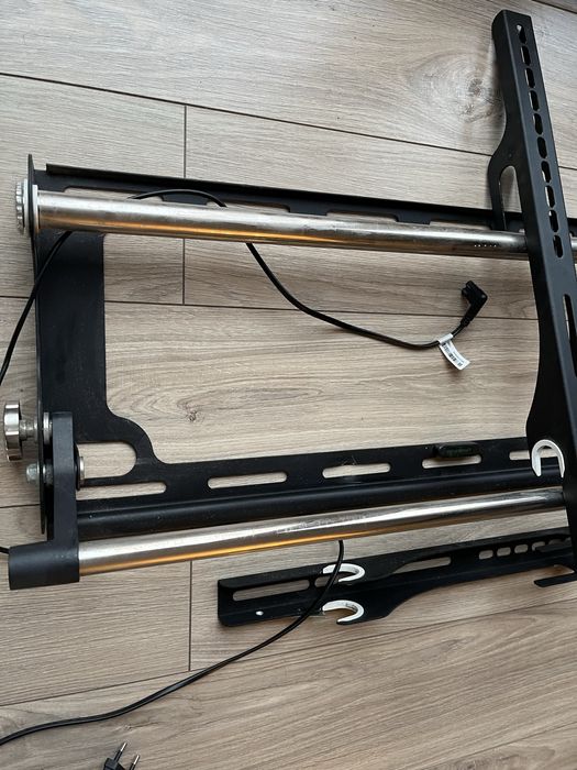 Uchwyt ścienny TV regulowany bardzo stabilny