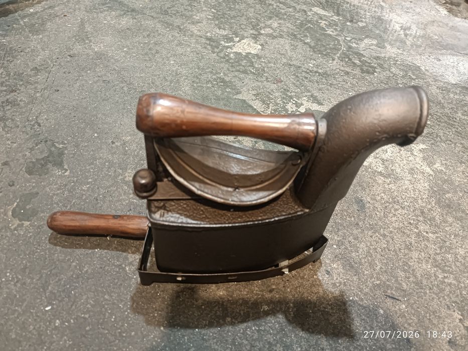 Ferro antigo de engomar