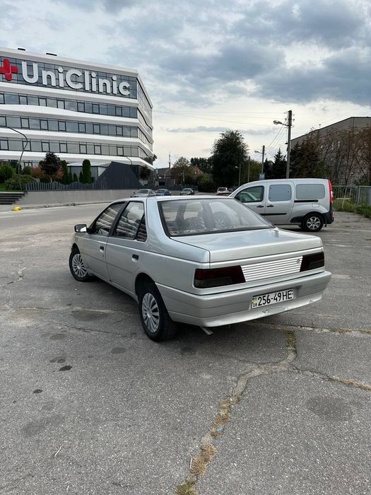 Продам автомобиль Пежо 405