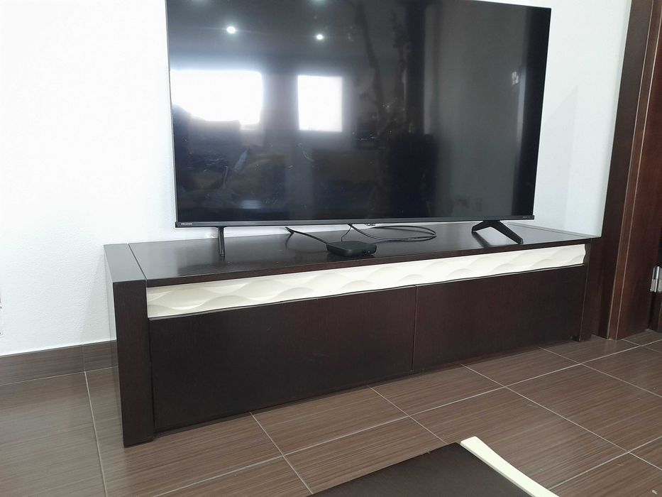 Oportunidade! Mesa de centro e móvel de TV