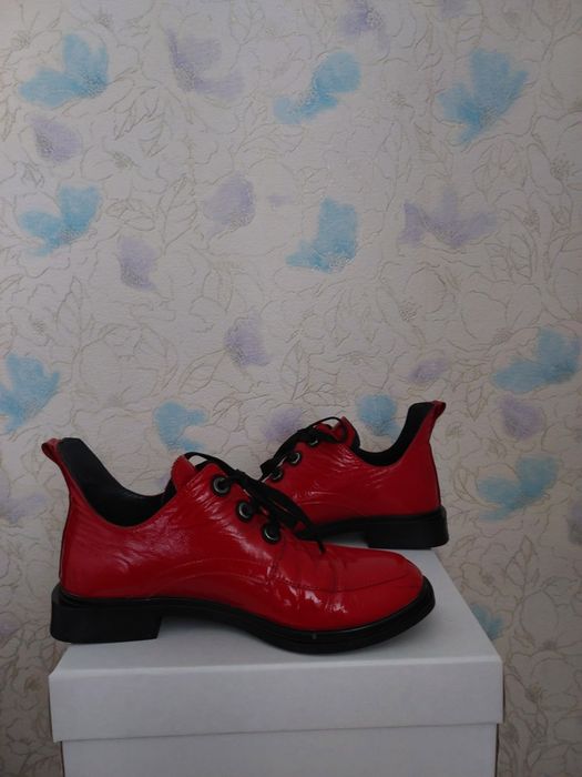 Натуральна шкіра,червоні і молочні