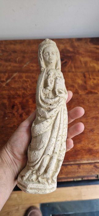 Rzeźba figura świętego z piaskowca Stylistyka gotycka XIX/XXw Francja