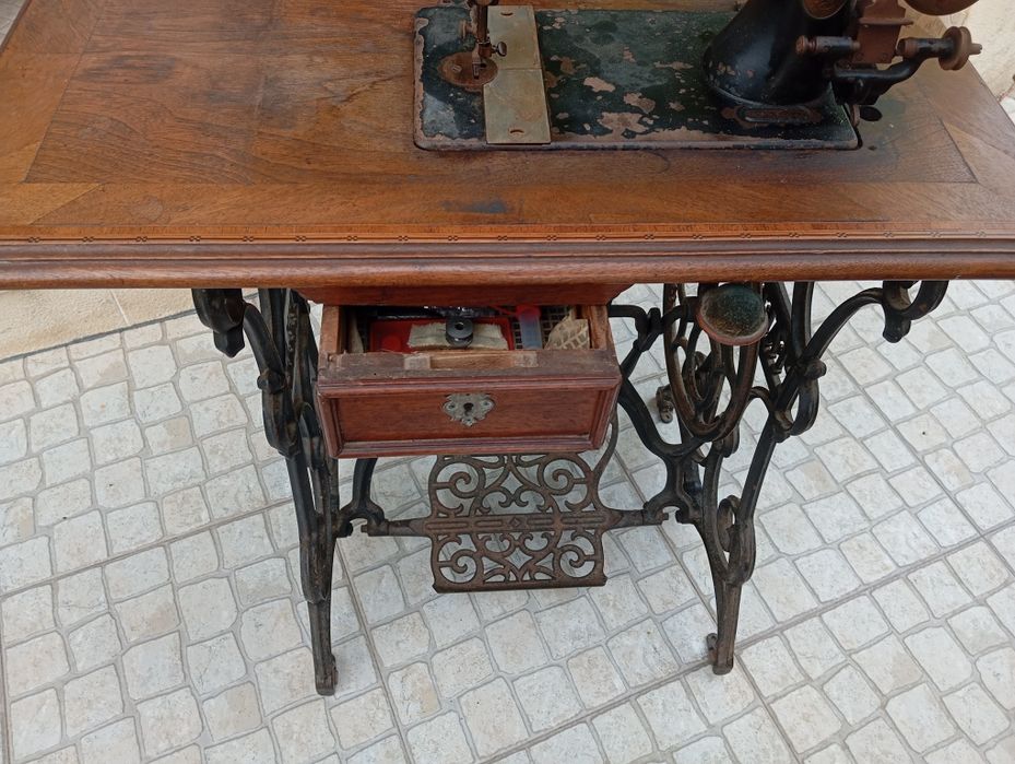 Máquina de costura antiga