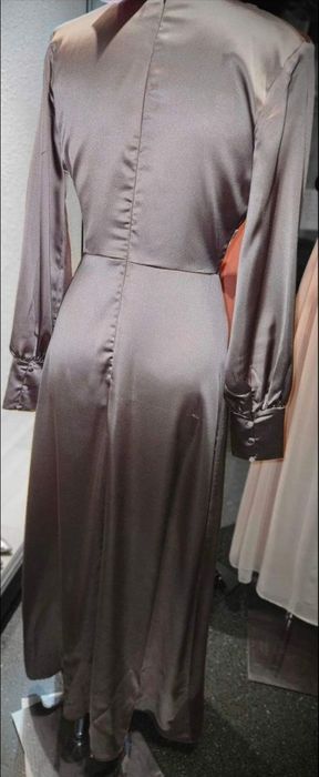 Vestido de gala com mangas bufantes